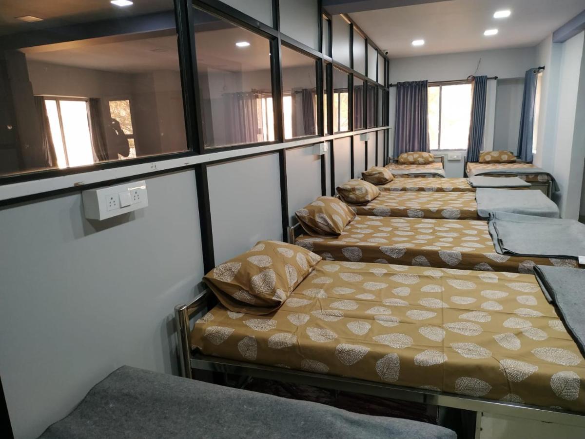 Shiv Sai Dormitory 바도다라 외부 사진