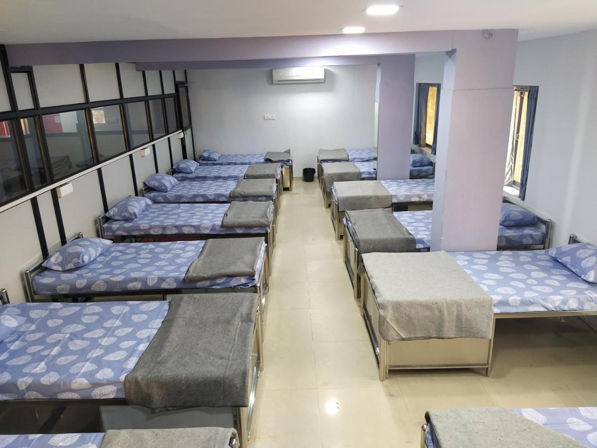 Shiv Sai Dormitory 바도다라 외부 사진