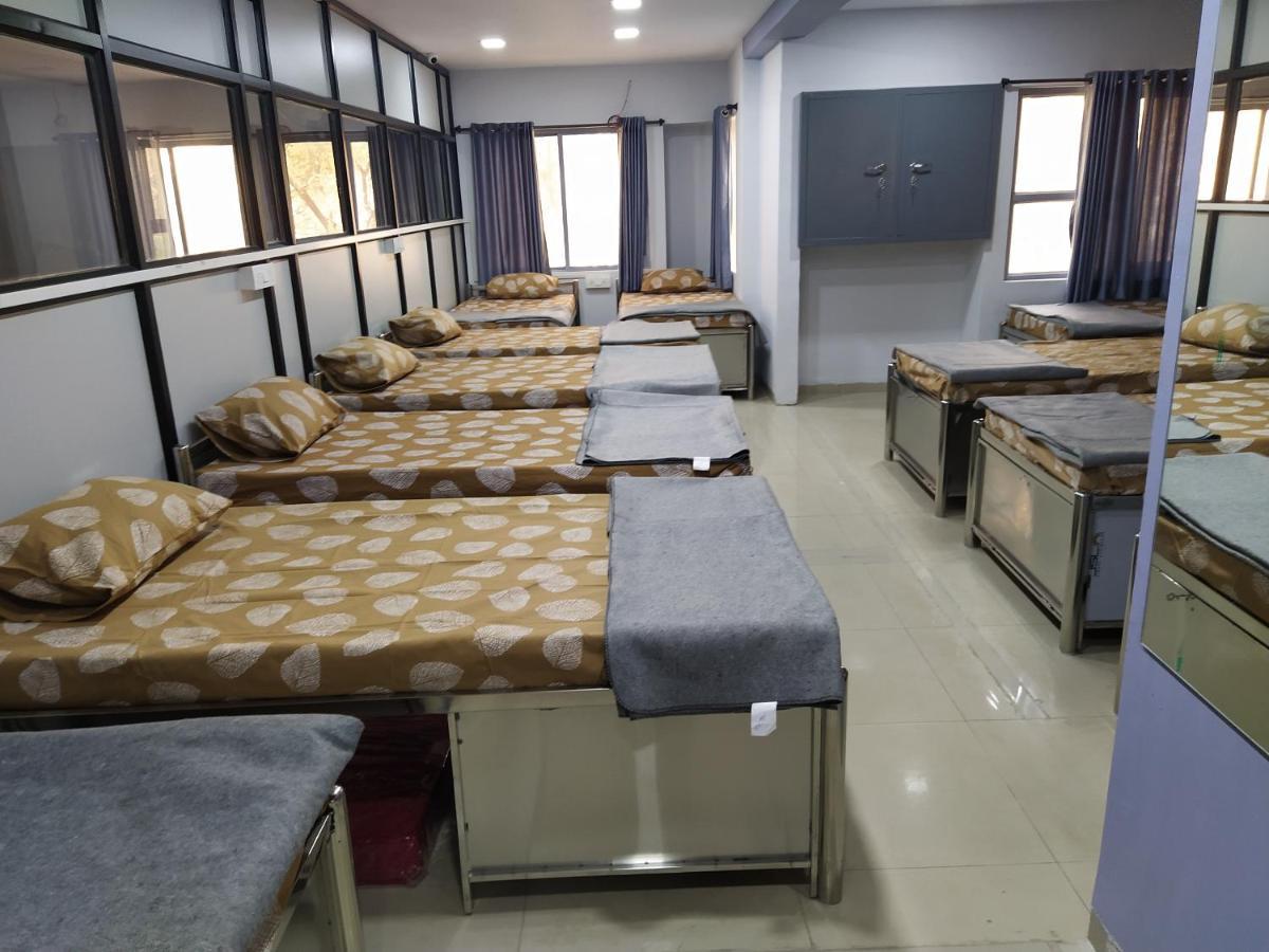 Shiv Sai Dormitory 바도다라 외부 사진