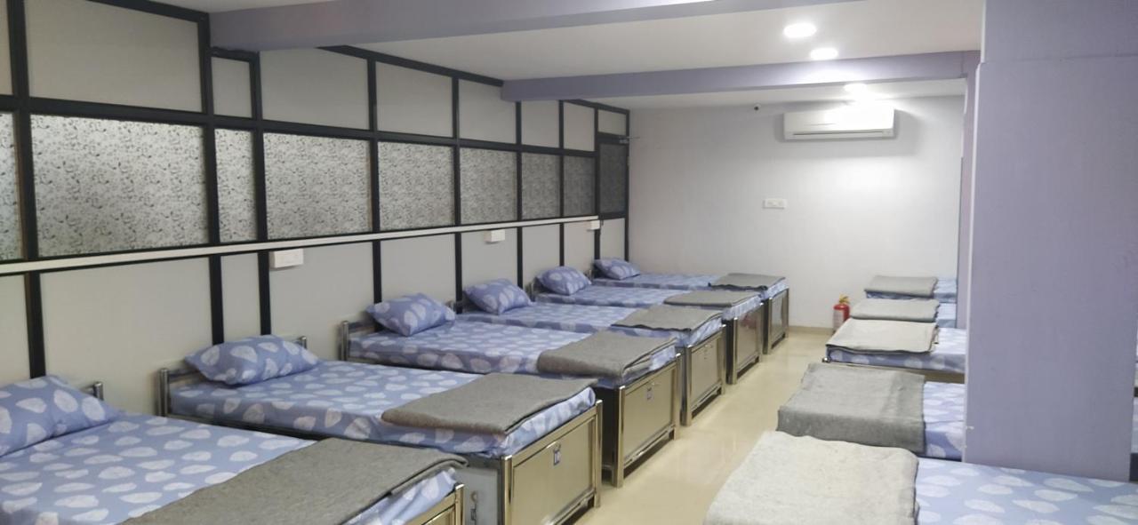 Shiv Sai Dormitory 바도다라 외부 사진